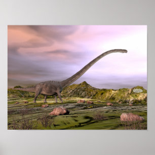 Poster Omeisaurus marchant dans le désert au coucher du s