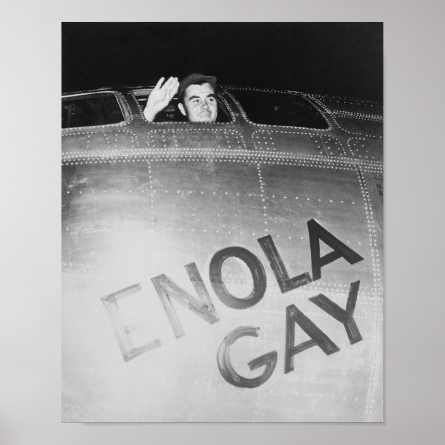 Poster Paul Tibbets Dans La Bombe Gay D'Enola — 2ÈME GUER (Devant)