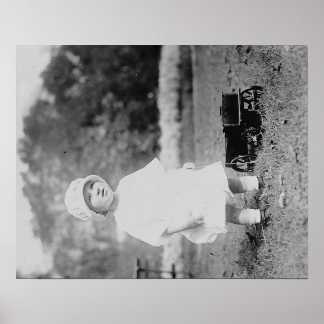 Poster Petite fille avec jouet Wagon photo (Devant)