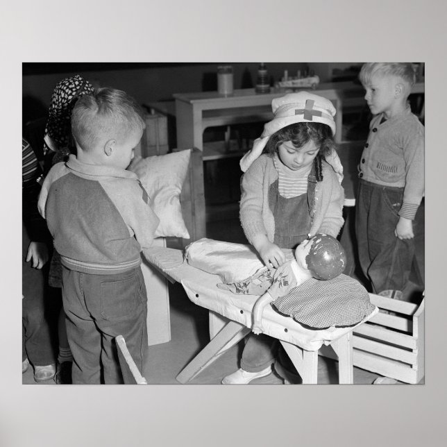 Poster Petite infirmière, 1943. Photo ancienne (Devant)