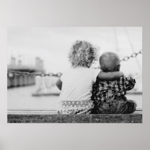 Poster Photographie noire et blanche d'un garçon et d'une