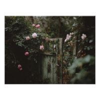 Porte du jardin secret floral sombre