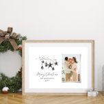 Poster Scandi moderne noir élégant script photo de Noël<br><div class="desc">Noir moderne élégant rustique aquarelle beige naturel Scandinave contemporain teintes muettes beige,  noir et blanc photo vacances maison de Noël poster de décoration.</div>