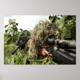 Poster Soldiers dressed in ghillie suits