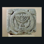 Poster Soulagement représentant une menorah<br><div class="desc">Soulagement de l'école juive représentant une menorah,  de Umm Qeis (Gadara antique) Jordanie (basalte) situé au Louvre,  Paris,  France. Le relief représentant une menorah,  d'Umm Qeis (Gadara antique) Jordanie a été créé autour du VIe siècle.</div>