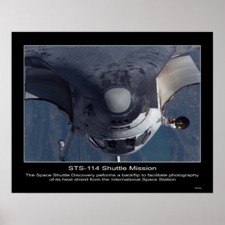 Poster Space Shuttle Discovery effectue un retournement