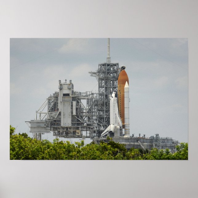 Poster Space Shuttle Endeavour on the launch pad 2 (Devant)