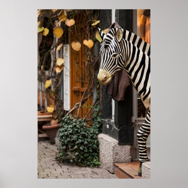Poster Statue Zebra En Boutique, Allemagne (Devant)