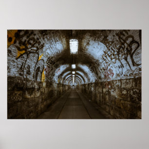 Poster tunnel souterrain sombre