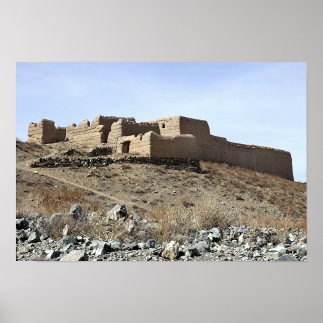 Poster Une enceinte fortifiée dans le village d'Akbar Kh (Devant)