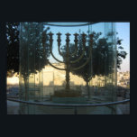 Poster Une reconstruction de la menorah du temple<br><div class="desc">Une reconstruction de la menorah du temple créé par l'institut du temple. (Introduit dans les escaliers du quartier juif au mur ouest)</div>
