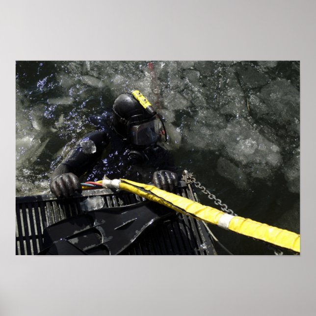 Poster US Navy Diver se prépare à commencer sa plongée (Devant)