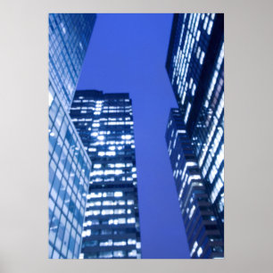 Poster Vue ascendante défectueuse des fenêtres des immeub