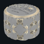 Pouf 16e anniversaire du Mariage Bougies et fleur de St<br><div class="desc">Hélas, un magnifique ensemble de serviettes pour ELLE pour honorer leur 16ème anniversaire de mariage, est-ce spécial ? ! Des perles de peridot gris et métalliques et bien sûr, des bougies et des graphiques de fleurs statiques pour honorer les cadeaux traditionnels, le tout décoré avec mon motif de coeur rose...</div>