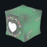 Pouf 4ème anniversaire de fruits et de fleurs<br><div class="desc">Si vous cherchez le pouf approprié avec des graphiques originaux à fleurs et à raisins avec votre photo magnifique,  peut-être l'avez-vous trouvé avec ce design coloré et fantaisiste!</div>