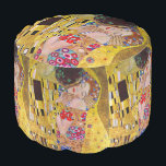 Pouf Le baiser de Gustav Klimt, Art Nouveau Vintage<br><div class="desc">Le tableau ultime de l'amour, un beau design pour célébrer la Saint Valentin avec! The Kiss (détail) (1907-1908) de Gustav Klimt est un symbole de l'époque victorienne vintage de l'amour d'art et de la peinture romantique mettant en scène un couple romantique dans différentes nuances d'or, motifs et symboles, partageant un...</div>