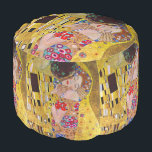 Pouf Le baiser de Gustav Klimt, Art Nouveau Vintage<br><div class="desc">Le tableau ultime de l'amour, un beau design pour célébrer la Saint Valentin avec! The Kiss (détail) (1907-1908) de Gustav Klimt est un symbole de l'époque victorienne vintage de l'amour d'art et de la peinture romantique mettant en scène un couple romantique dans différentes nuances d'or, motifs et symboles, partageant un...</div>