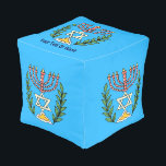 Pouf Persian Magen David Menorah<br><div class="desc">Cette image a été adaptée à partir d'un carrelage juif perse antique et présente une menorah avec un Magen David (Étoile de David) encadré de branches d'olivier. Les imperfections de l'image originale peinte à la main ont été conservées. Ajoutez votre propre texte en haut.</div>