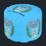Pouf Persian Magen David Menorah<br><div class="desc">Cette image a été adaptée à partir d'un carrelage juif perse antique et présente une menorah avec un Magen David (Étoile de David) encadré de branches d'olivier. Les imperfections de l'image originale peinte à la main ont été conservées. Ajoutez votre propre texte en haut.</div>