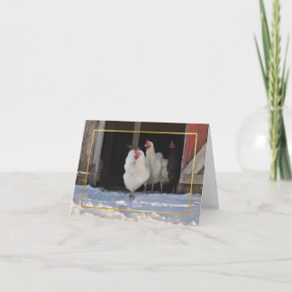 Poulets dans la carte de Noël de neige