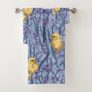 Poulets et hyacinthes bleu ciel