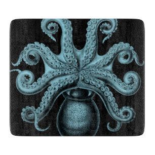 Poulpe turquoise sur la planche à découper