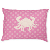 Dans le lit rose Poka Dot Crab Dog