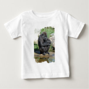 Pour Bébé Gorila reposant le T-shirt infantile