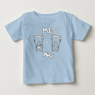 Pour Bébé Kids vs parents dynamics joke baby T-Shirt