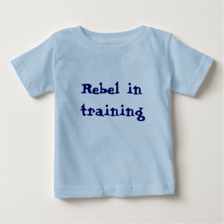 Pour Bébé Rebelle dans le T-shirt de formation