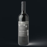 Pour Bouteilles De Vin Chalkboard Mason Jar Fête des mariées Étiquette vi<br><div class="desc">Jolie chaîne de lumières de bocal de mason sur l'arrière - plan de tableau noir. Collection correspondante dans le magasin Little Bayleigh</div>