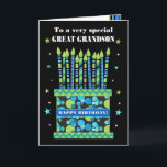 Pour Great Grandson Birthday Cake avec carte de bo<br><div class="desc">Une carte d'anniversaire brillante pour votre arrière-petit-fils, avec beaucoup de bougies à motifs sur un gâteau d'anniversaire. En haut de la couverture, les mots "À un GRAND GRAND GRANDSON très spécial" sont en blanc sur l'arrière - plan noir. Il y a un groupe bleu autour du gâteau avec "HAPPY BANTHDAY...</div>