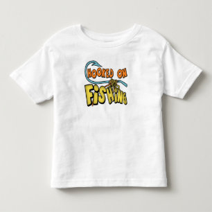 Pour Les Tous Petits Enfants accrochés sur le T-shirt de pêche