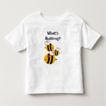 Le T-shirt de l'enfant gaffent des abeilles