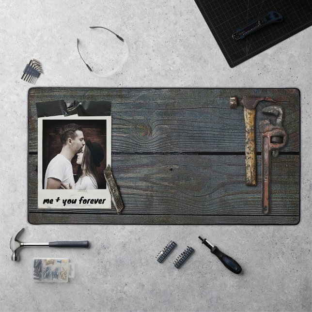 Pour Lui Masculine Russe Outils En Atelier (Créateur téléchargé)