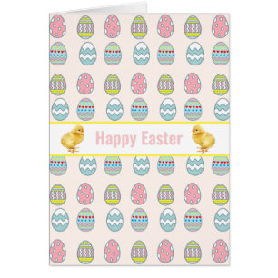 Poussins de Pâques et oeufs multicolores décorés s