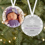 Premier Noël Baby Girl Snowflake Cadre photo<br><div class="desc">Élégant flocon de neige encadré premier ornement photo de Noël de bébé dispose d'une couronne ronde de flocs de neige blancs d'hiver qui encadrent la photo de nouveau-né de la petite fille. Un message personnalisé "Baby's First Christmas" apparaît à l'arrière avec le texte qui peut être personnalisé avec le nom...</div>