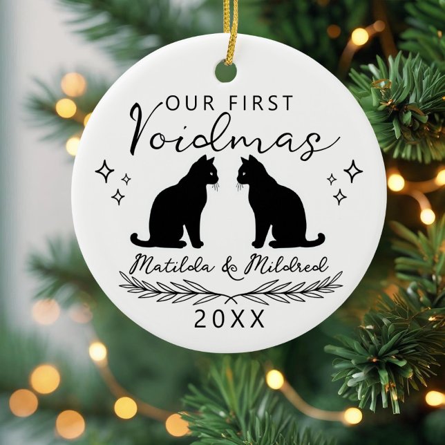 Premier Noël Chat noir Famille Ornement en céramiq (First Voidmas with your black cats? Here's the ornament to celebrate that wonderful moment. )