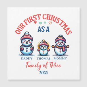 Premier Noël en tant que famille de trois bonshomm