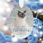 Premier Noël Forever Accueil Animaux de compagnie<br><div class="desc">Commémorez le premier Noël de votre animal de compagnie dans sa nouvelle maison avec ce magnifique ornement de gardien moderne. Les mots "Premier Noël" apparaissent dans un élégant script bleu. Remplacez l'exemple d'image par une photo de votre chat ou chien et ajoutez leur nom et l'année en bleu sans serif....</div>