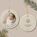 Premier ornement de Noël de la petite fille person<br><div class="desc">Capturez la magie du premier Noël de votre petite fille avec notre "Premier Ornement de Noël personnalisé de petite fille". L'avant de cet ornement exquis est orné d'une photo précieuse de votre petit, encadrée d'un gracieux flocon doré au champagne sur la gauche, avec un texte personnalisable ci-dessous pour marquer l'occasion....</div>