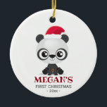 Premier ornement de Noël du bébé Panda Bear<br><div class="desc">Premier ornement de Noël du bébé avec un mignon ours Panda portant le casquette et la ceinture du Père Noël. Personnalisable avec le nom et l'année de votre bébé.</div>
