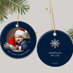 Premier ornement de Noël pour bébé personnalisé<br><div class="desc">Célébrez les premières fêtes de votre petit prince avec ce premier ornement de Noël pour bébé personnalisé. Conçu pour votre touche unique, cet ornement dispose d'un charmant espace encadré de flocs de neige pour une photo chère de votre bébé garçon. "My First Christmas" est élégamment affiché en police sans-serif sous...</div>