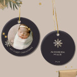 Premier ornement de Noël pour bébé personnalisé<br><div class="desc">Célébrez vos premières fêtes de Noël avec ce premier ornement personnalisé pour bébé. Conçu pour votre touche unique, cet ornement dispose d'un charmant espace encadré de flocs de neige pour une photo chère de votre enfant. "My First Christmas" est élégamment affiché en police sans-serif sous la photo, dégageant chaleur et...</div>
