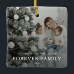 Premier ornement en céramique adopté de Noël<br><div class="desc">Ces ornements de vacances en famille sont parfaits pour un cadeau de vacances personnalisé.</div>