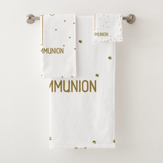 Première communion de la petite-fille croix de cou (En situation)