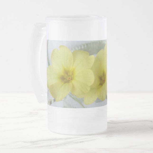 primrose dans une tasse de café (Devant gauche)