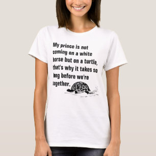 Prince drôle sur un T-shirt de dames de tortue