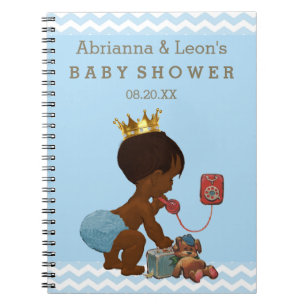 Prince ethnique sur le livre d'invité de baby