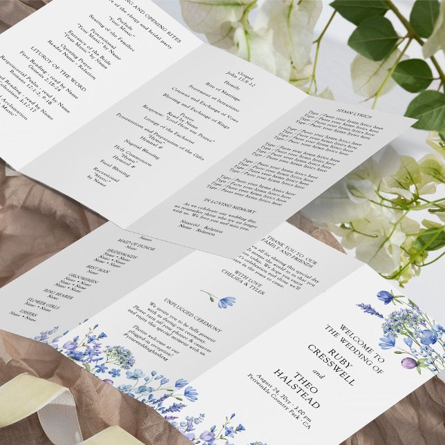 Programme de cérémonie de mariage à la fleur sauva (Wedding Program from the Lilac Periwinkle Wildflower Collection by Darling & May)